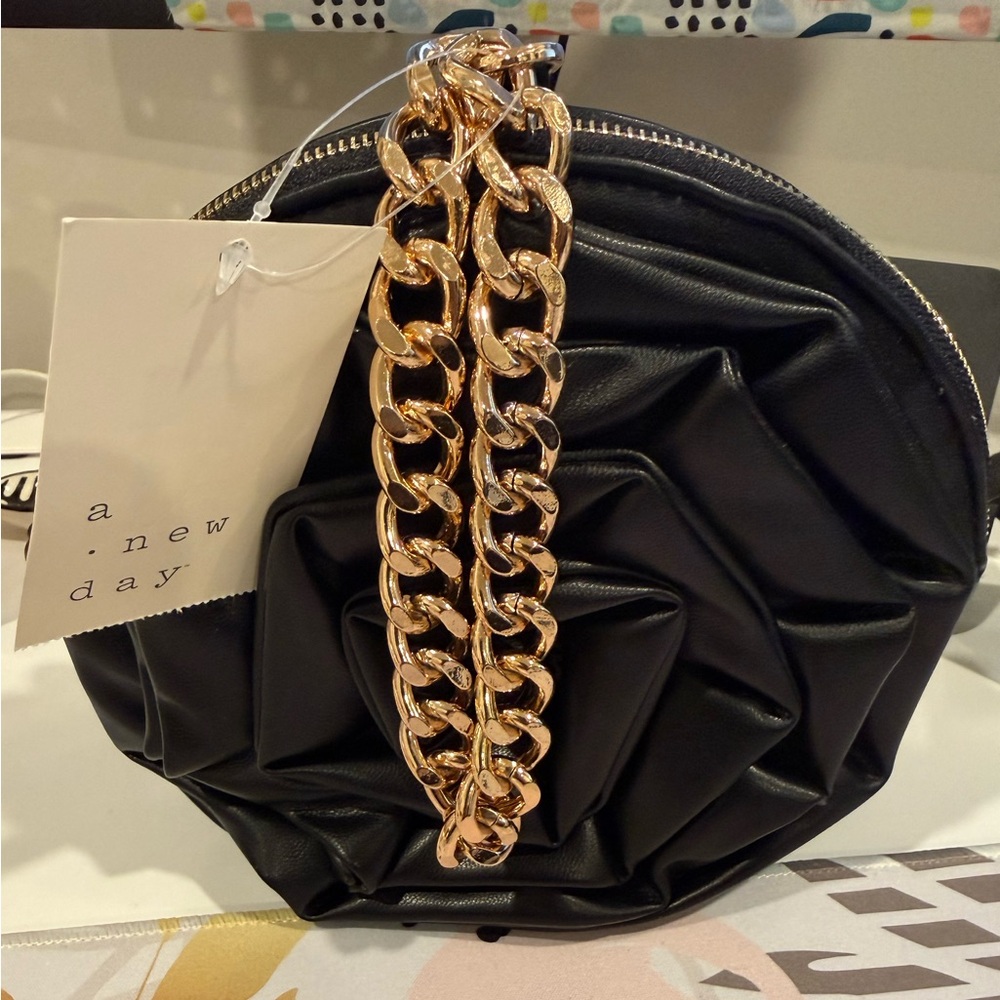 *NWT* 🌹 Rose Shaped Black Clutch Bag w/Chain - Picture 4 of 4